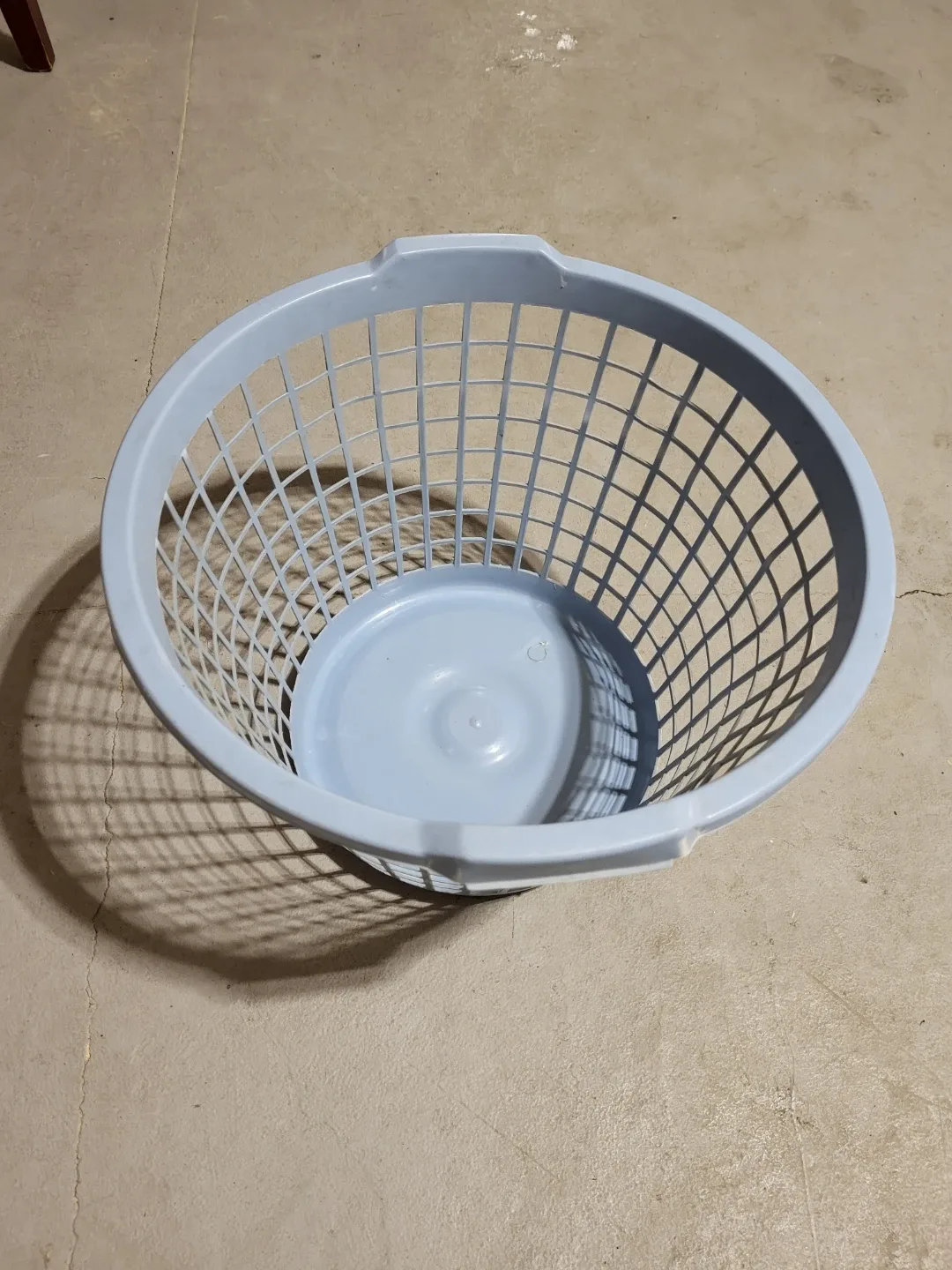Blue Plastic Laundry Basket image indicator(2)