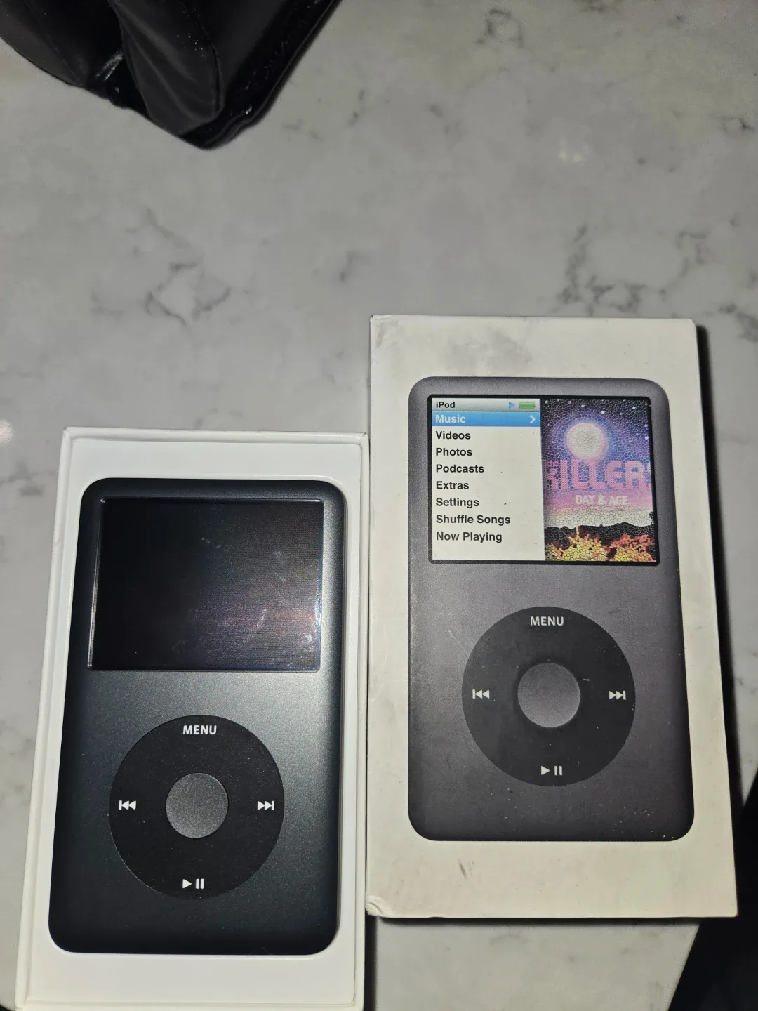 iPod Classic Black 6th Generation with Box image indicator(2)