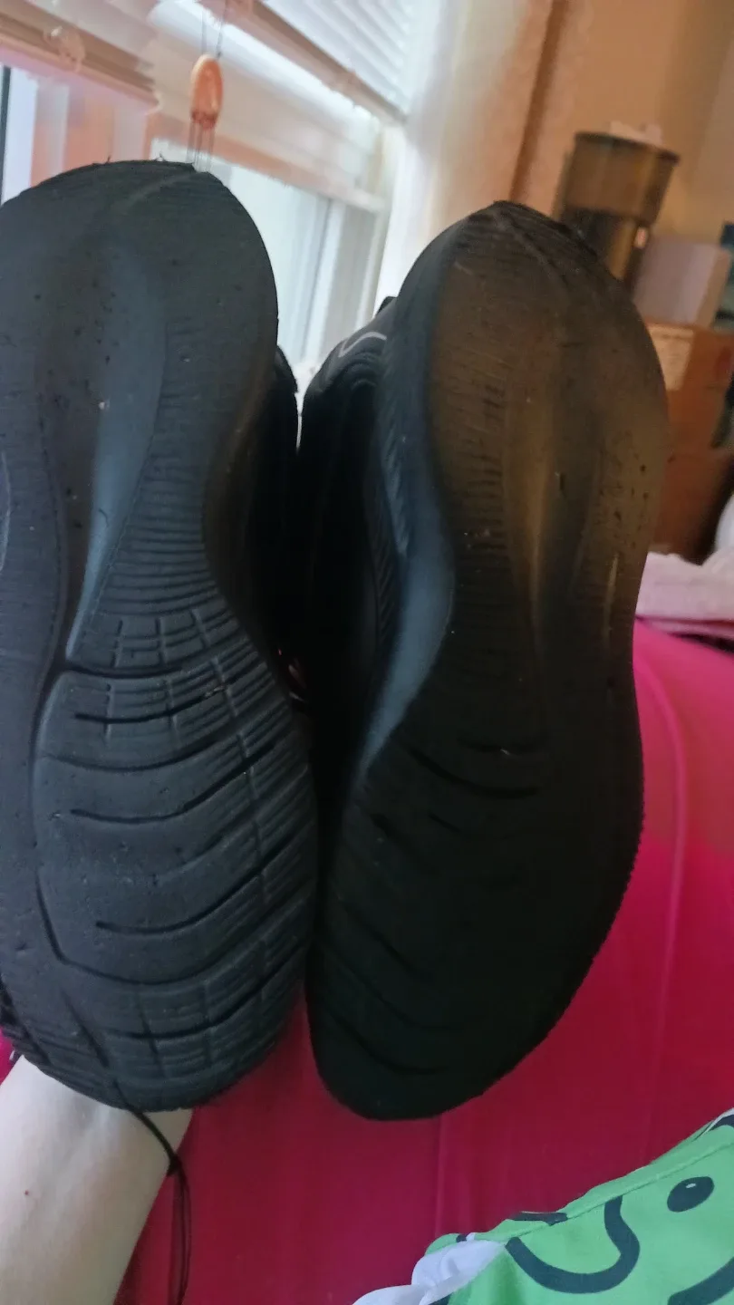 Black Running Shoes image indicator(3)