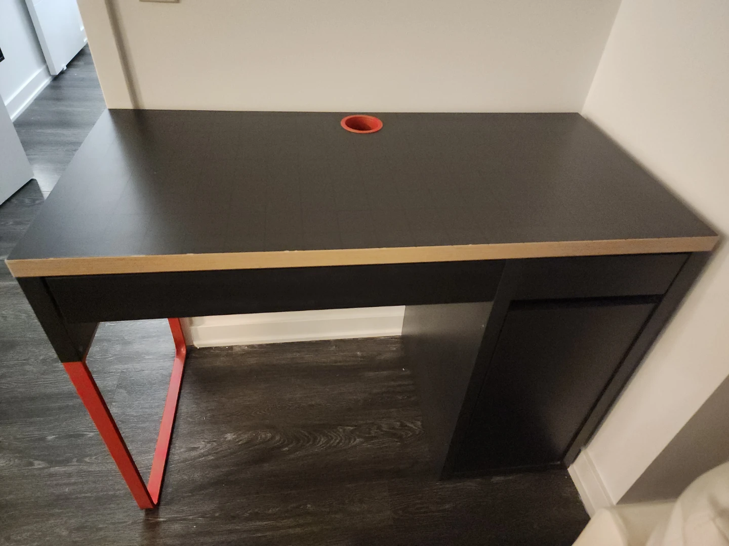 IKEA Micke Desk - photo 2