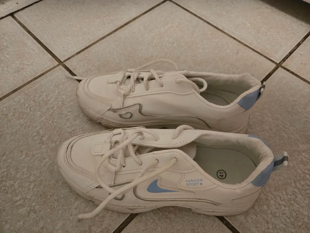 White Fashion Sport Sneakers - Size 41 #Cleanout