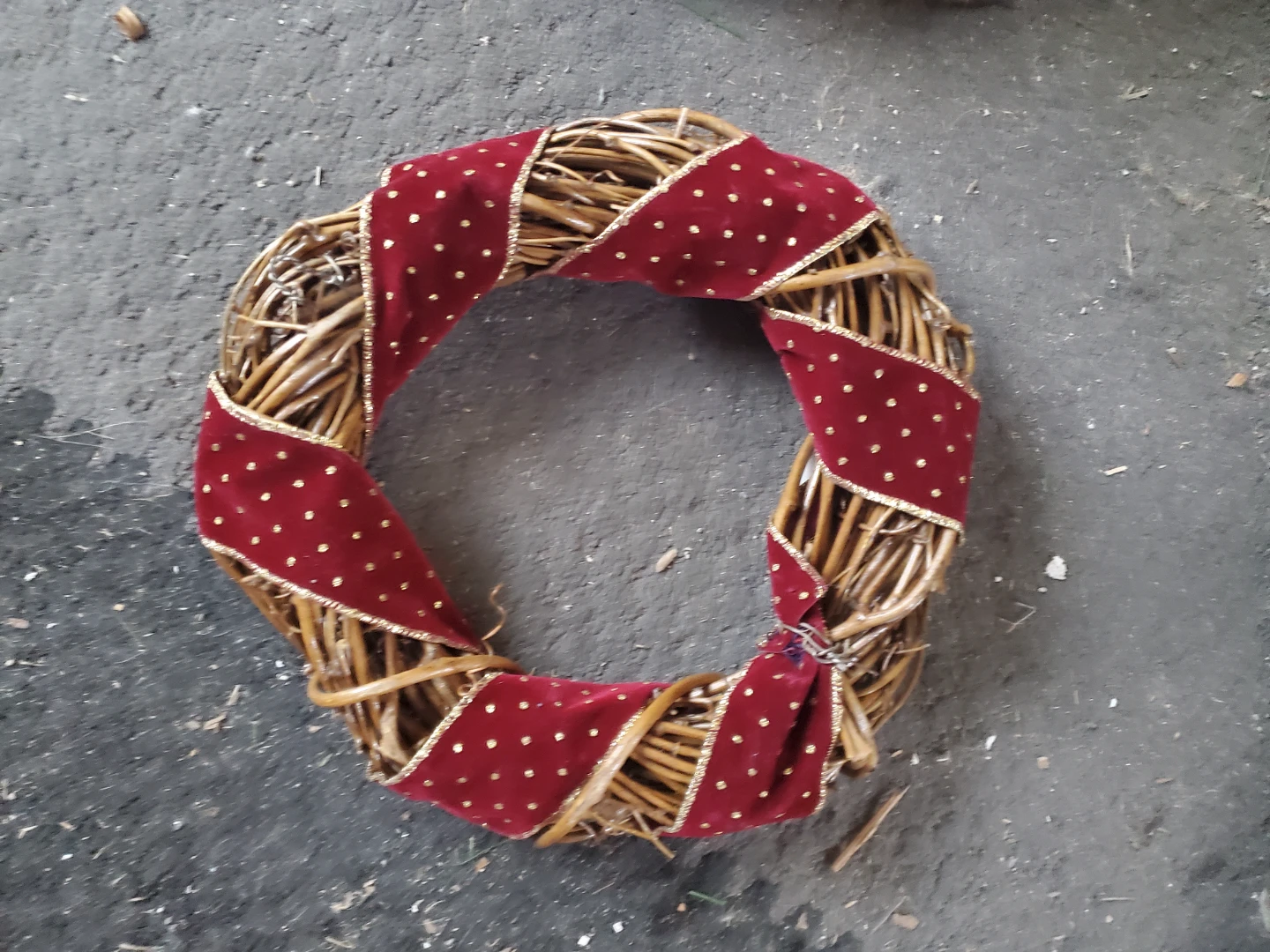 Wicker Wreath with Red Ribbon - photo 2