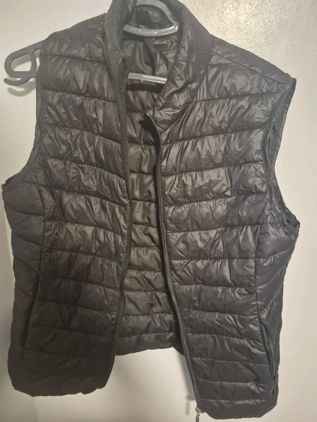 Black Puffer Vest - Size XL image indicator(2)