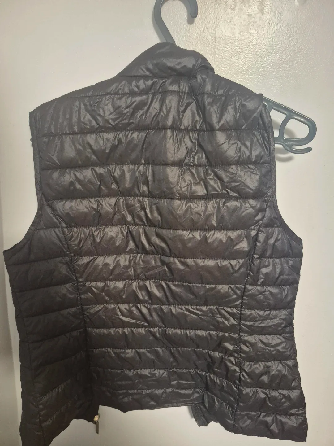 Black Puffer Vest - Size XL image indicator(3)