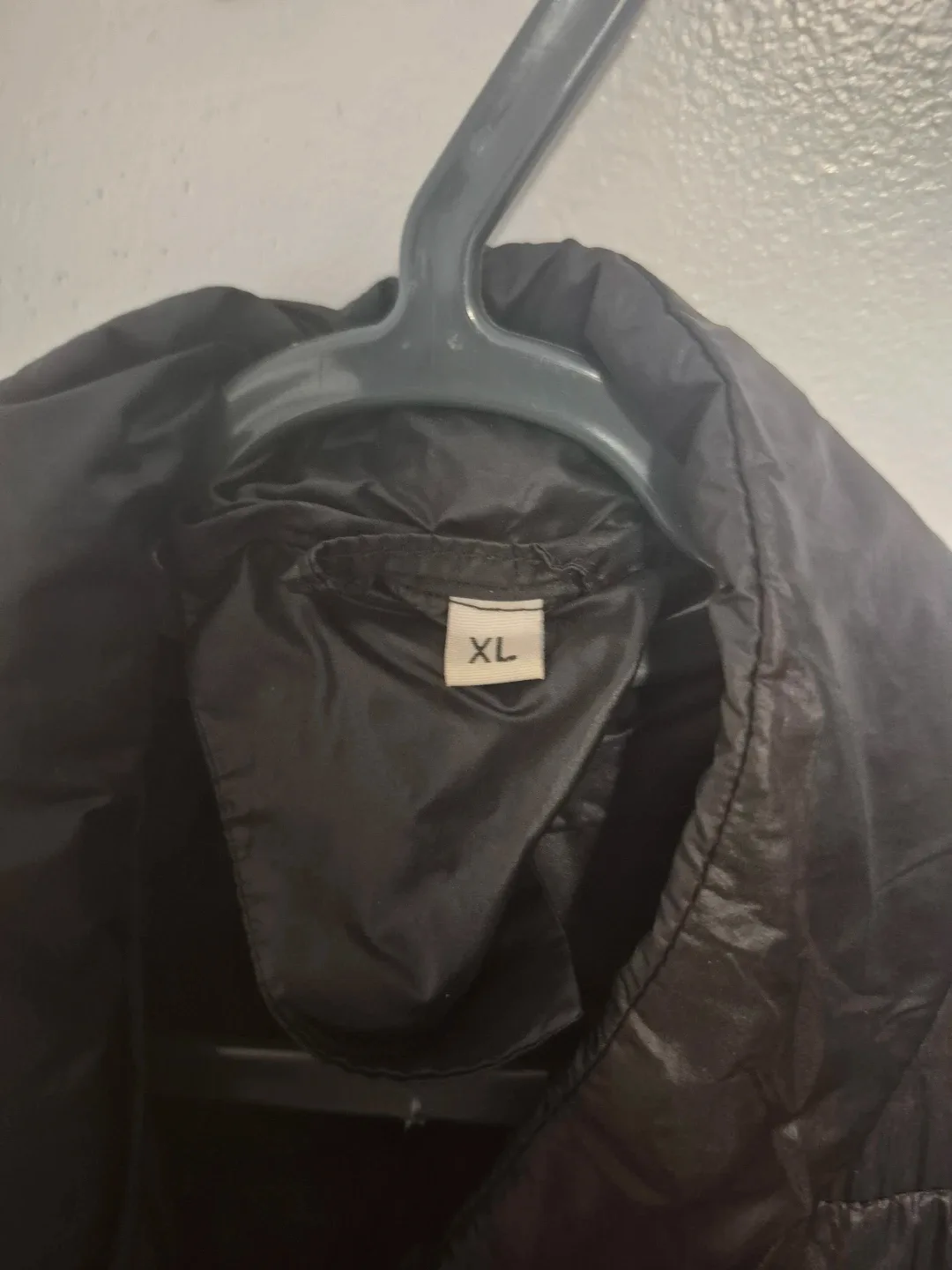 Black Puffer Vest - Size XL image indicator(4)