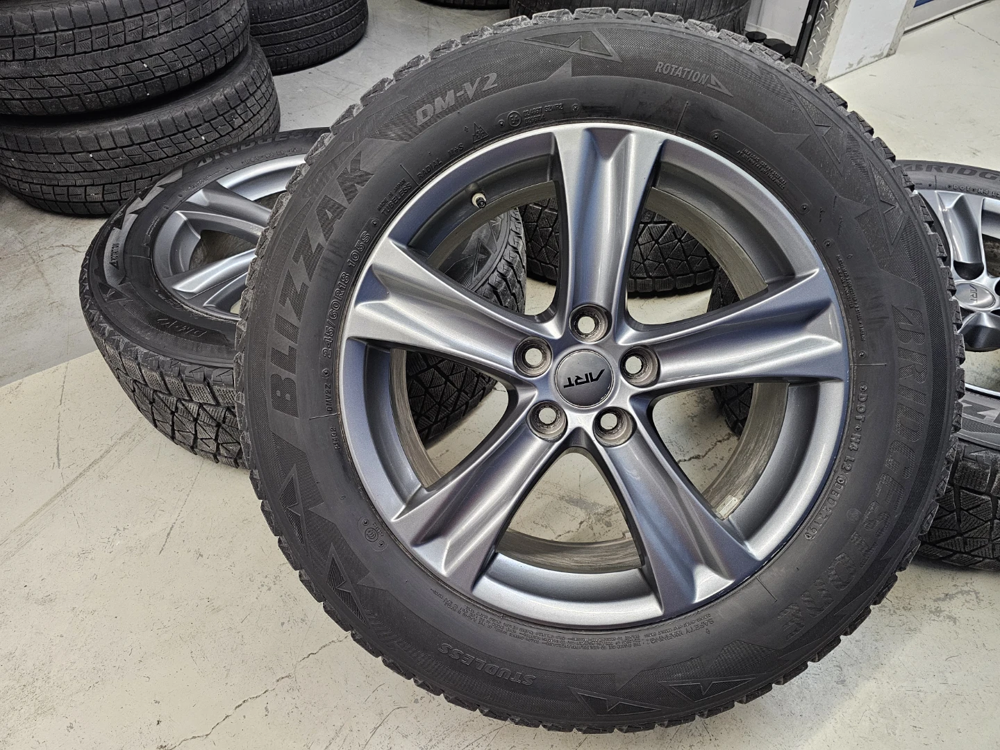 TOYOTA HIGHLANDER WINTER TIRES ON ALLOY RIMS 245/60 R18 - photo 3