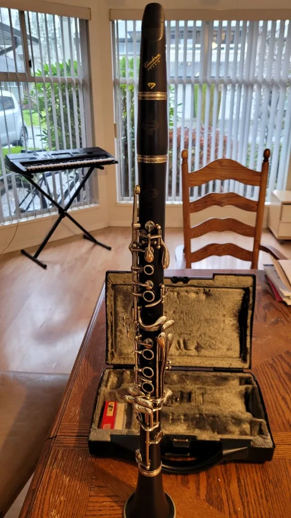 Buffet Crampon Paris E11 Clarinet with Case image indicator(2)