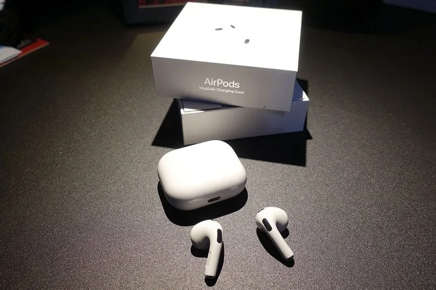 Apple AirPods Pro 3rd generation with MagSafe Charging Case image indicator(4)