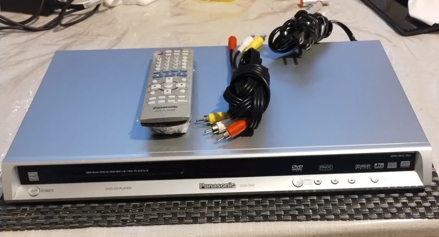 Panasonic DVD-S42 DVD/CD Player WORKING CONDITION!