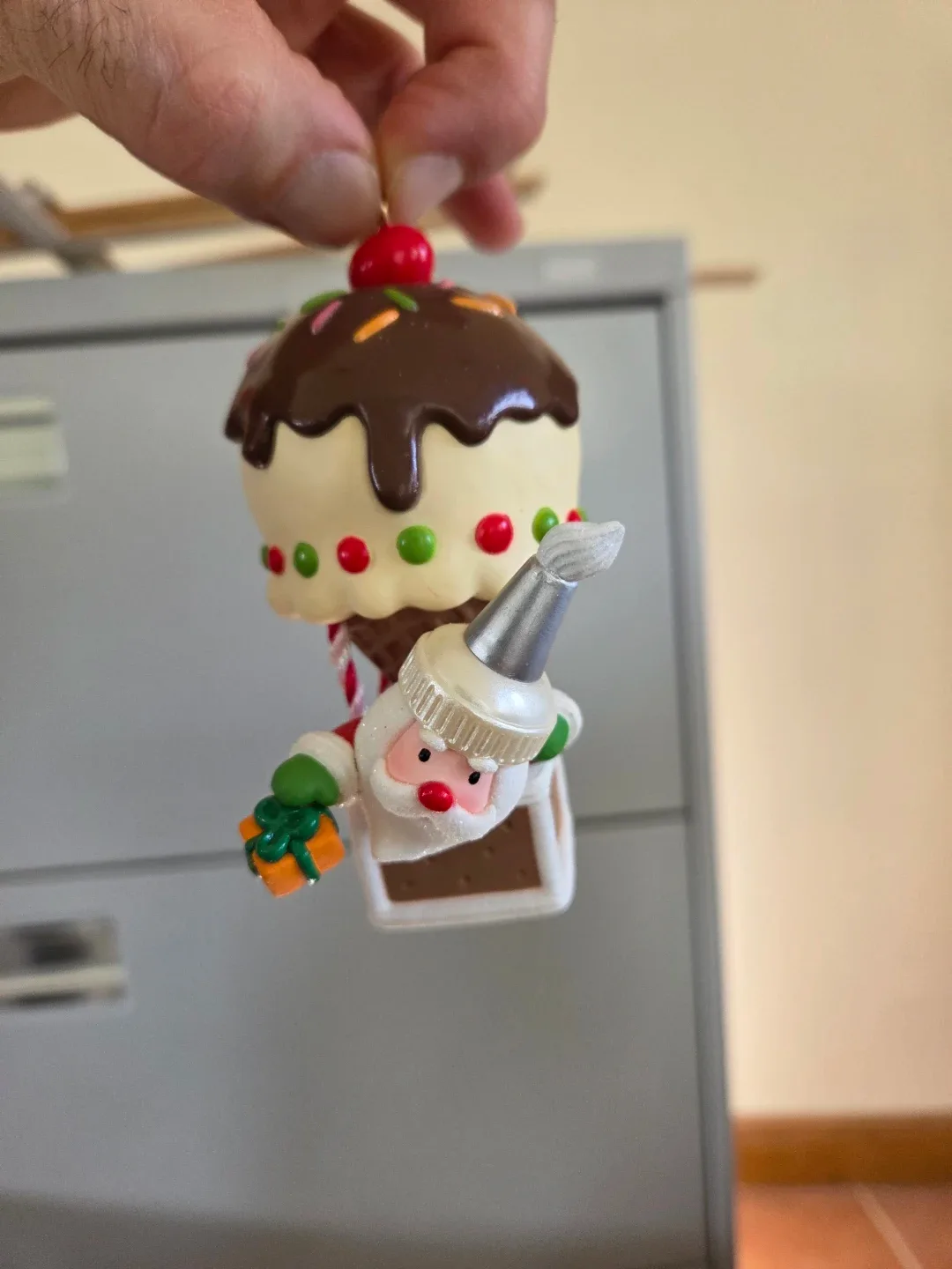 Hallmark Keepsake Santa's Sweet Ride Ornament 2011 image indicator(4)