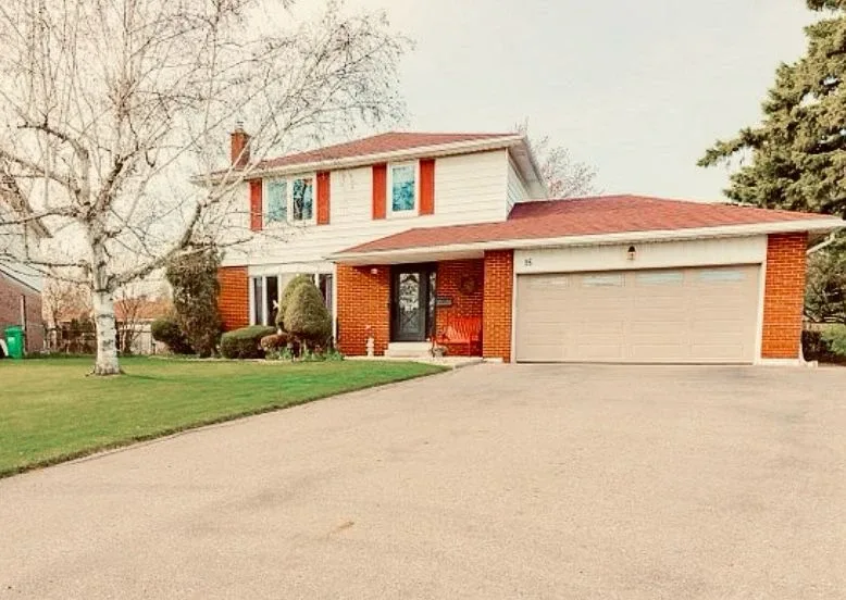 4 Bedrooms and 3 washrooms 6 Parking House for Rent