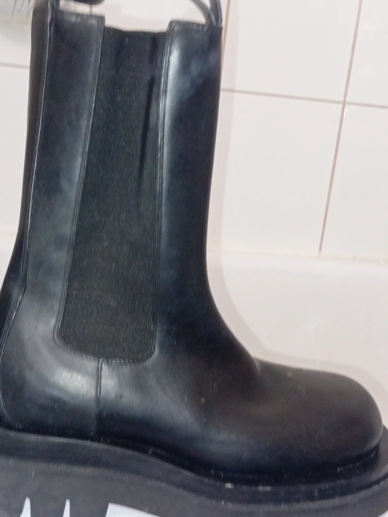 Bottega Veneta Black Leather Chelsea Boots - photo 5