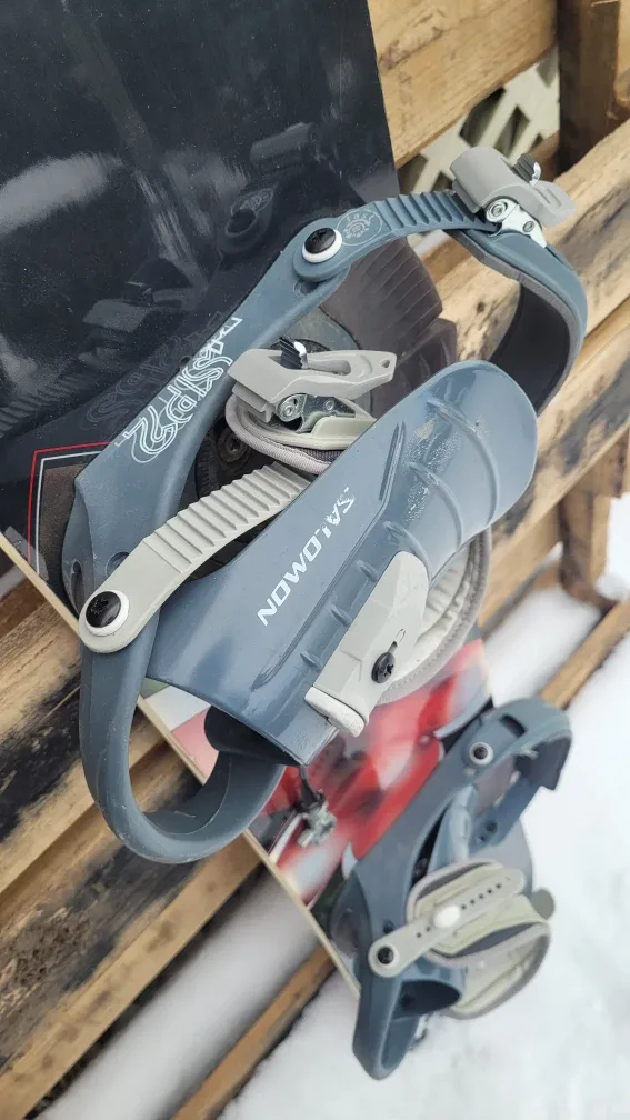 Ladies snowboard with bindings image indicator(2)