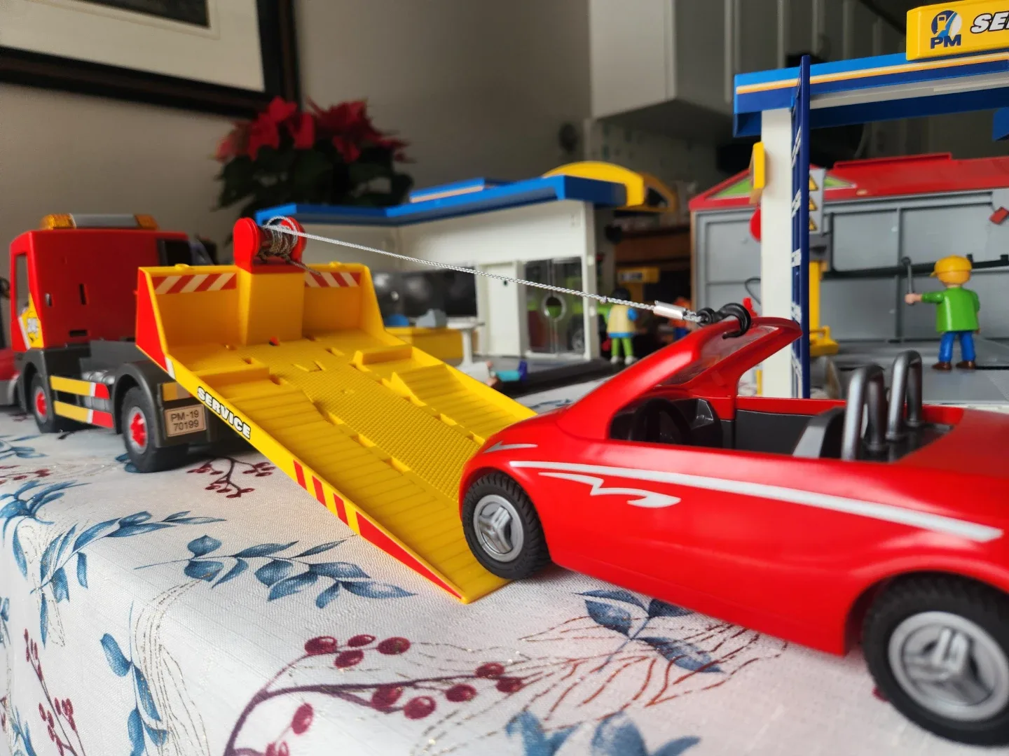 Playmobil Gas Station + Mechanic Shop + Tow Truck Playset image indicator(8)