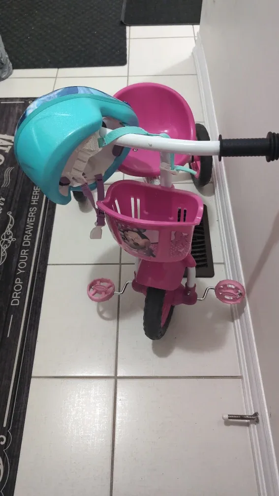 Frozen & Minnie Mouse Kids Trike and Helmet image indicator(6)