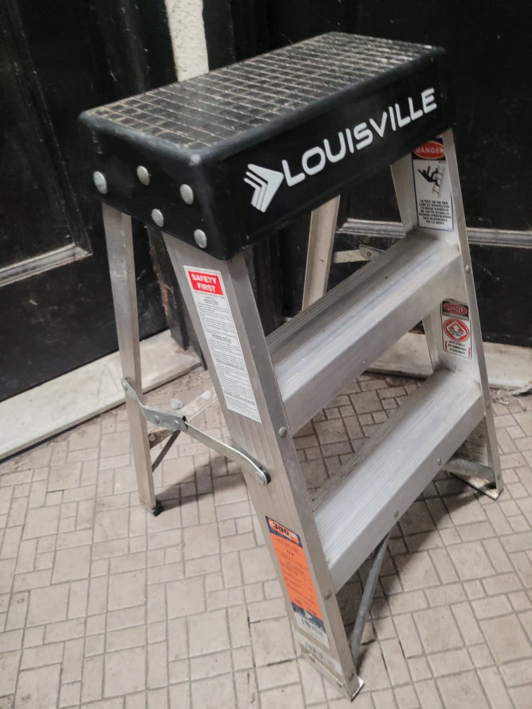 Louisville 2-Step Ladder