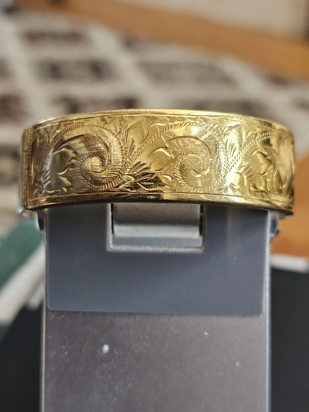 9ct Gold Metal Cored Bangle Bracelet