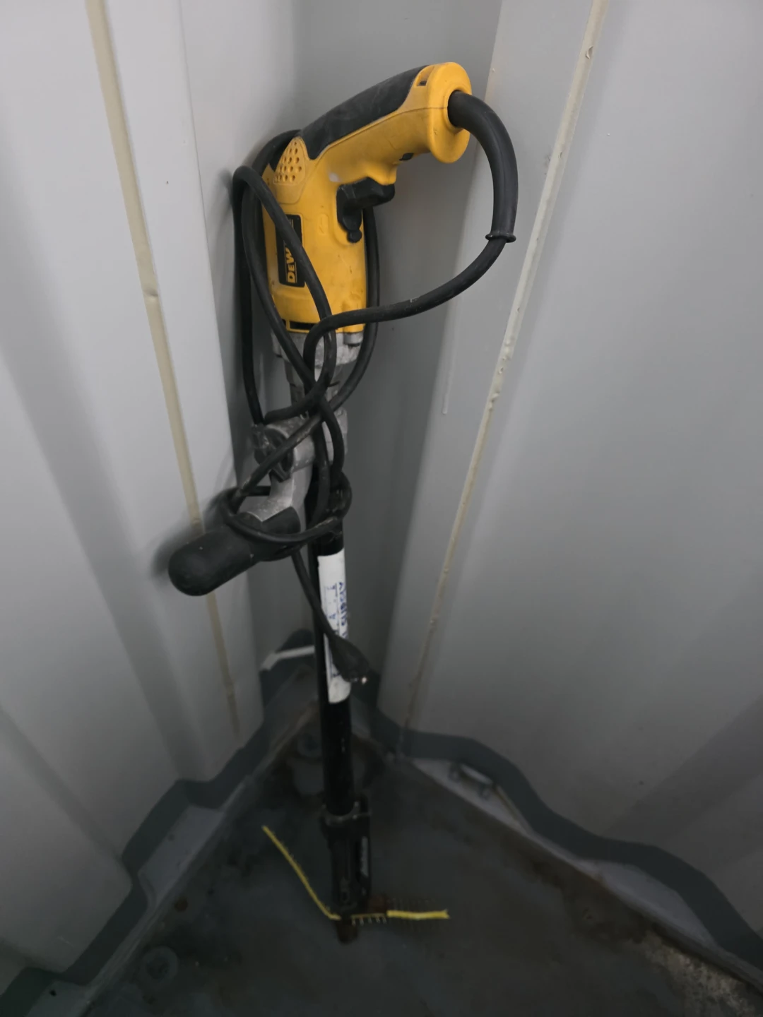 DeWalt Self Feeding Screw Gun