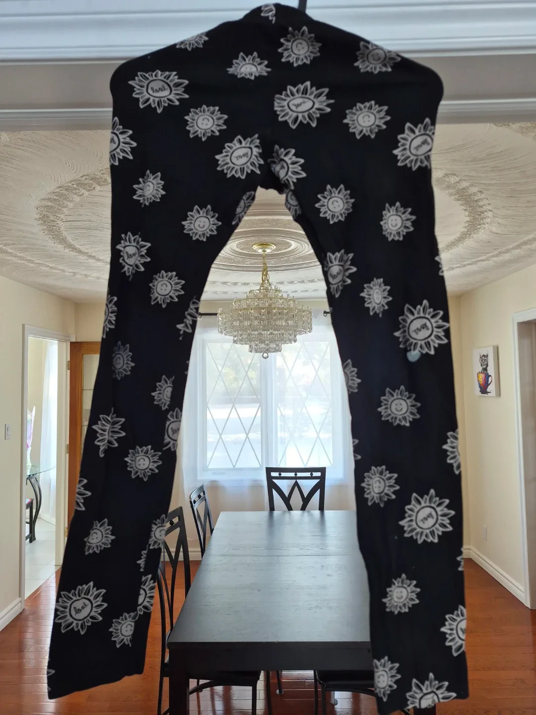 Old Navy built in tough pants in girls size 14-16.