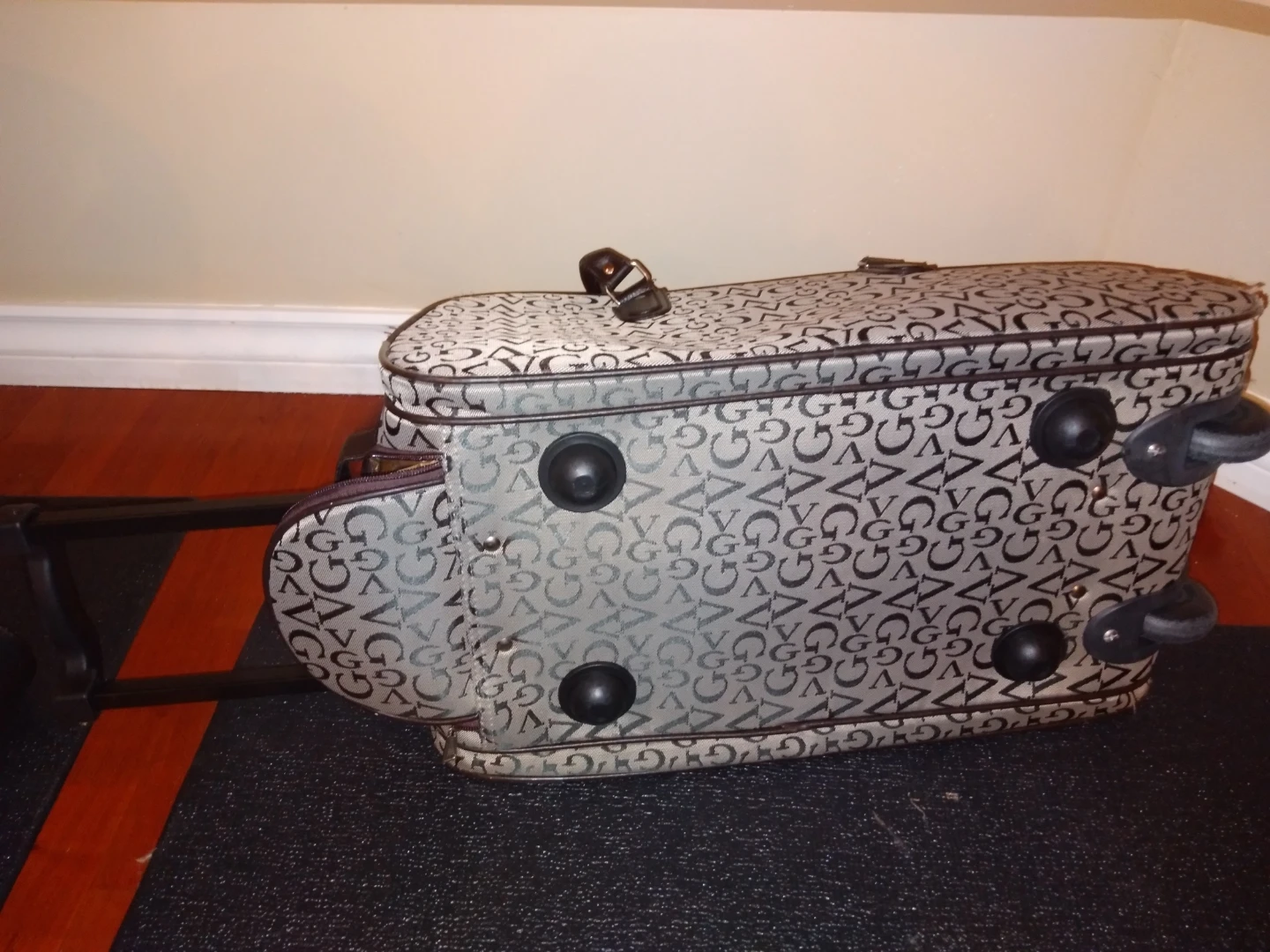 Travel bag with wheels and handle - photo 3