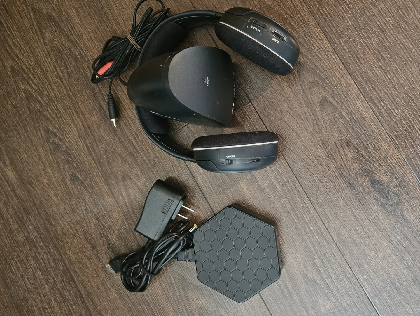 Panasonic TV , wireless headphones, a box with remote box - photo 3