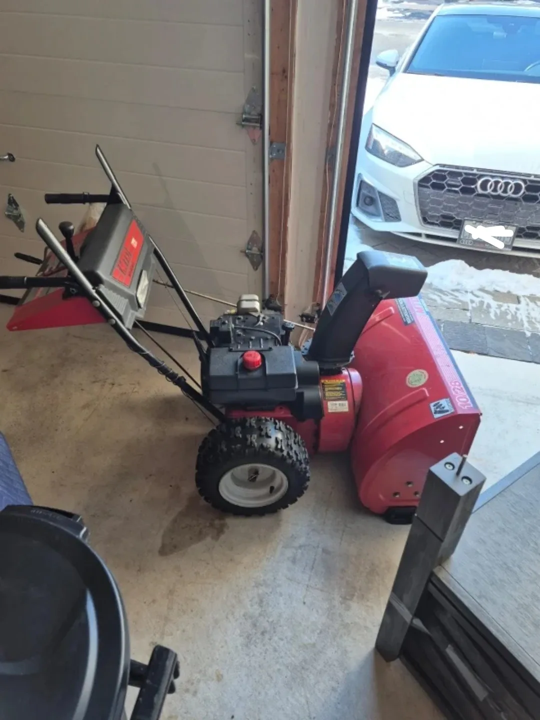 MTD 10/28 Yard Machines Snowblower