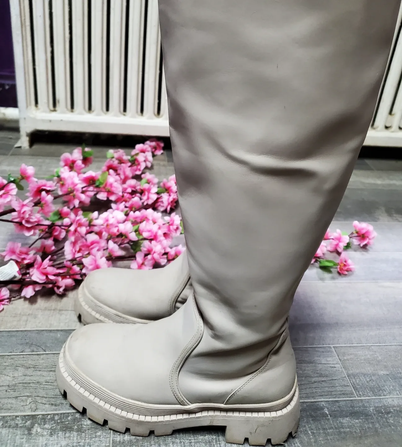 Cassietta off-white/light grey knee high boots -- Size 7