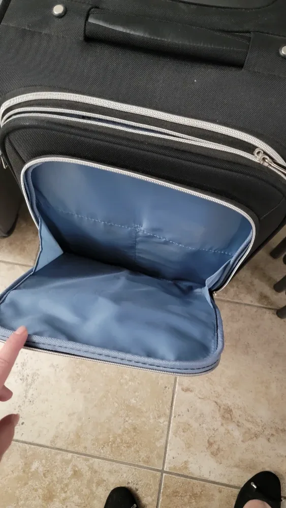 Samsonite Black Carry-On Suitcase image indicator(3)