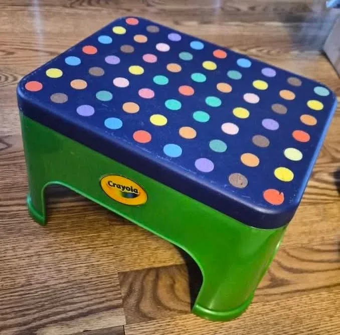 Crayola stool