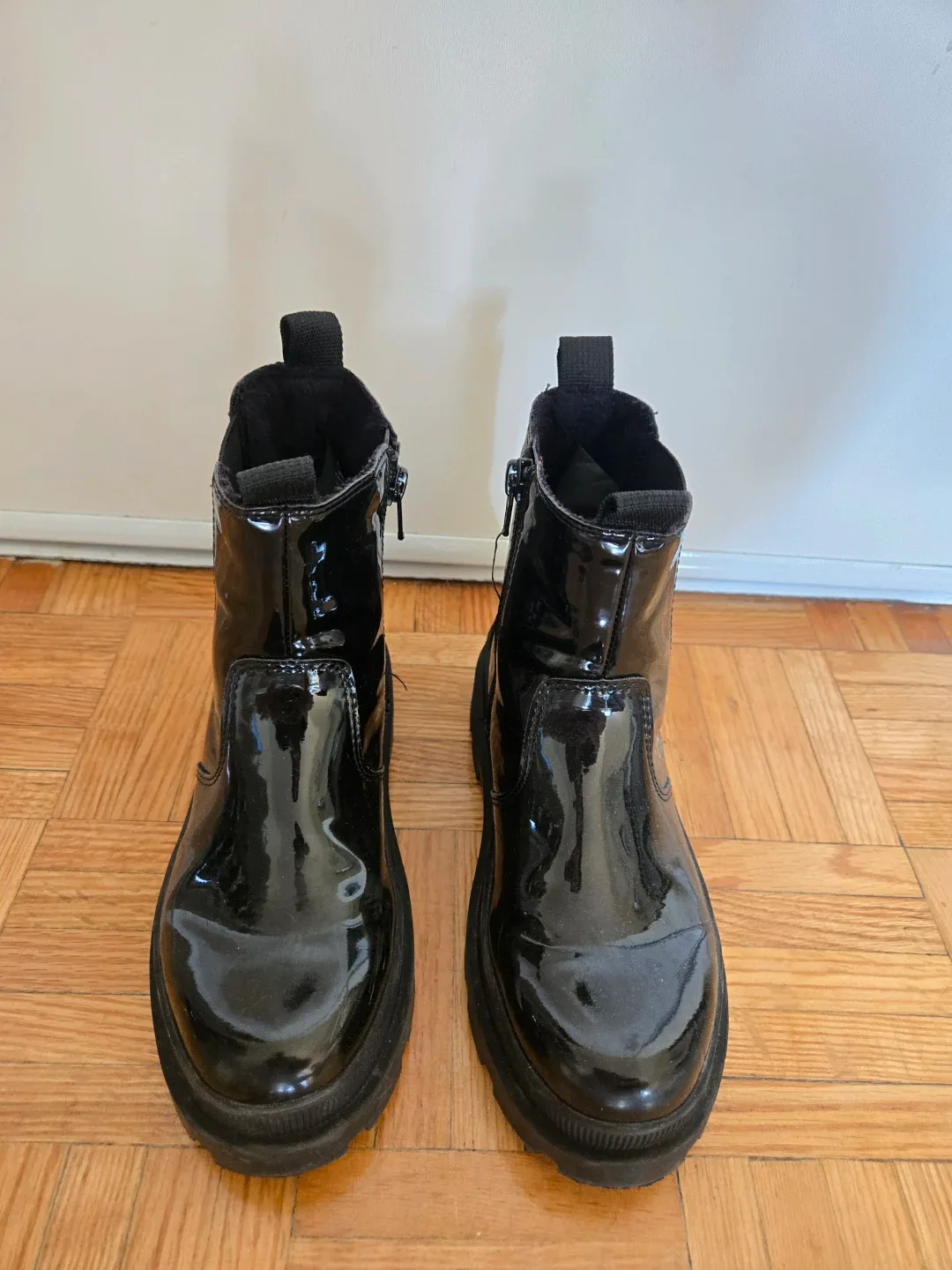 H&M Black Chelsea Boots US2
