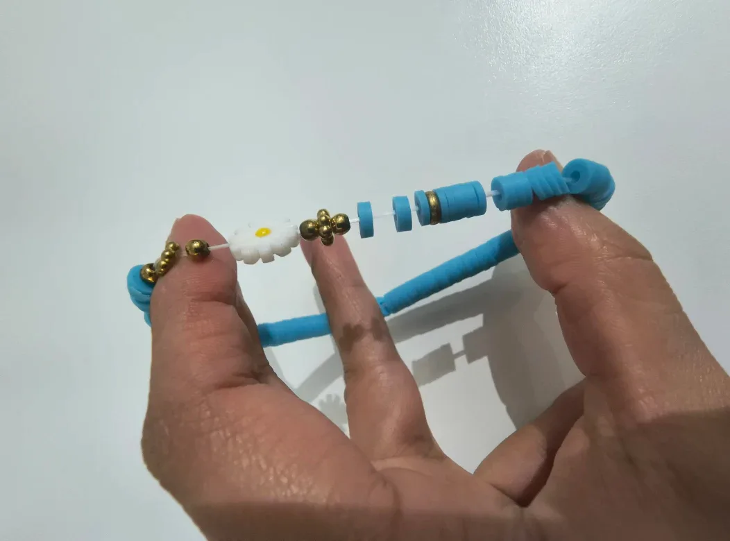 Handmade Blue Daisy Bracelet image indicator(3)