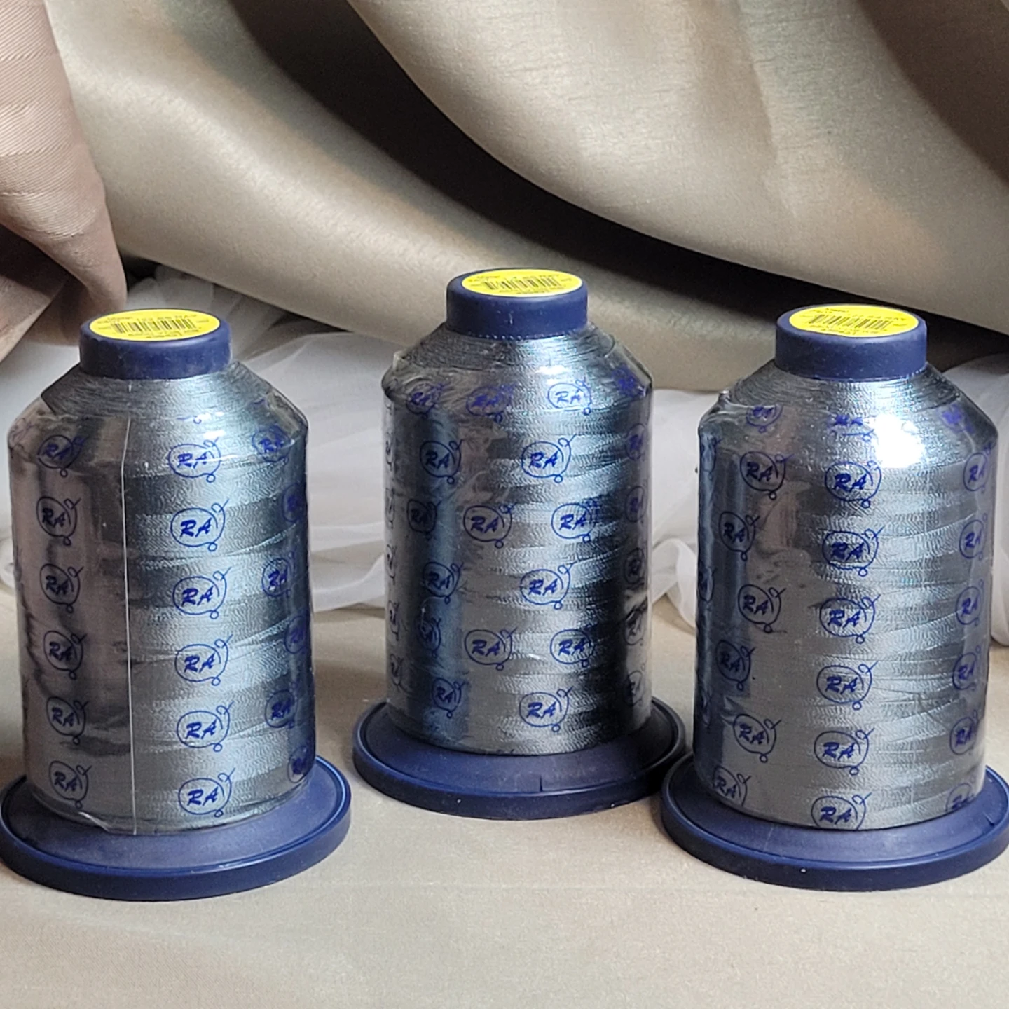 RA  Rayon Embroidery Thread 5500 Yards each  Grey  3 SPOOLS - photo 3