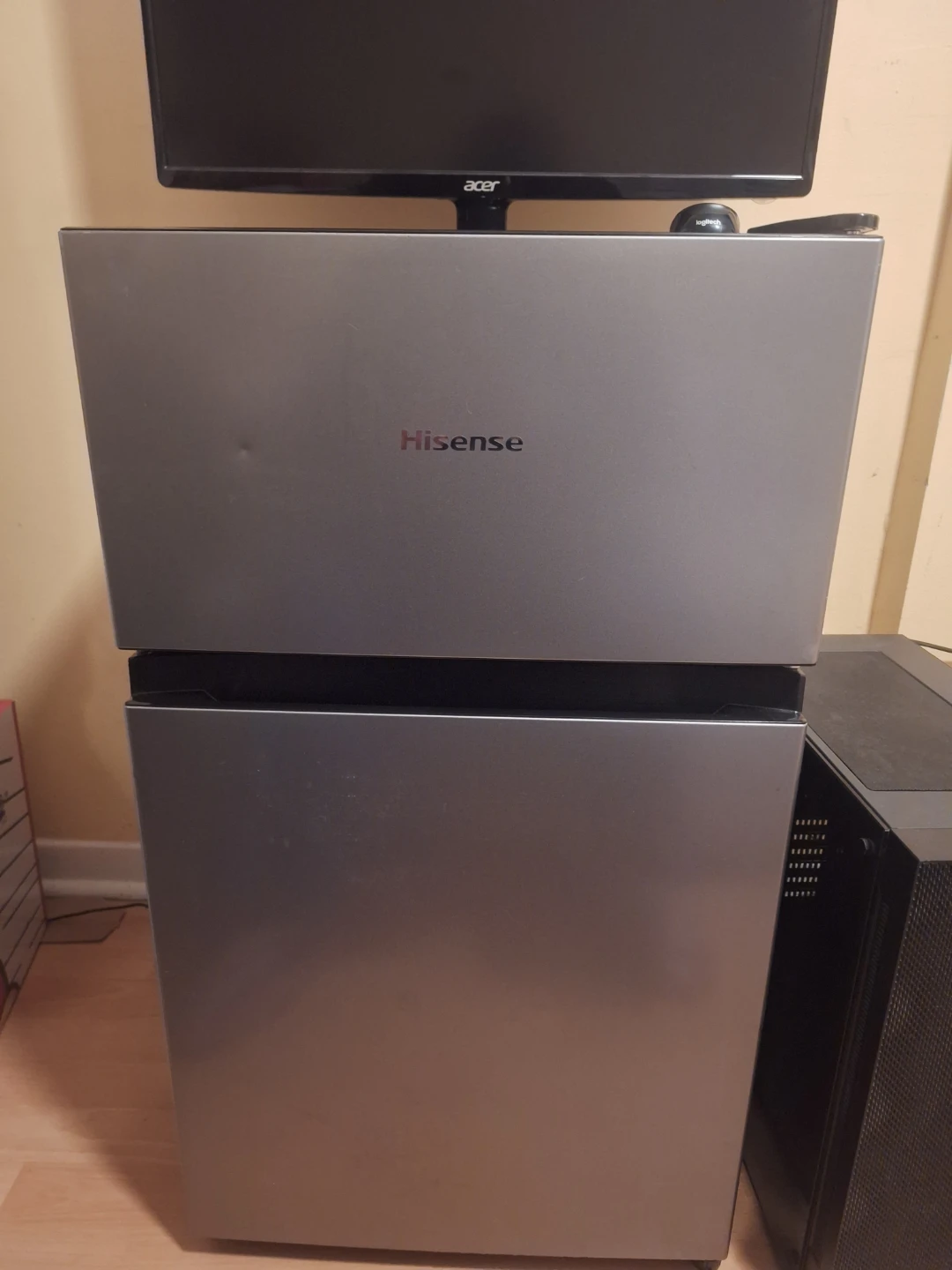 Hisense Compact Fridge - Like New!