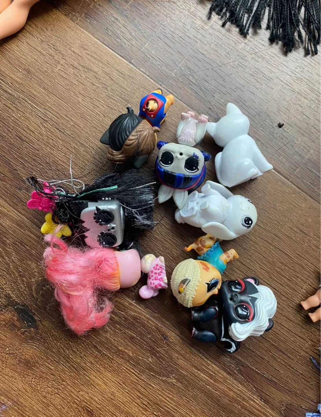 Lot of LOL Surprise Dolls & Accessories - photo 4