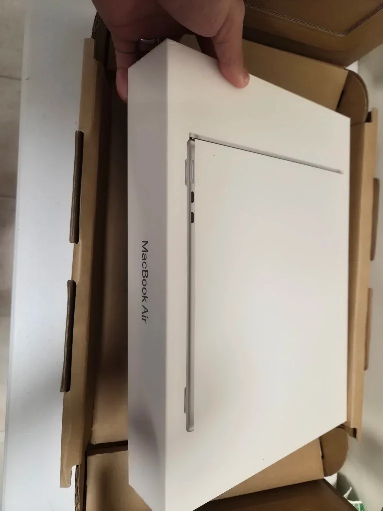 New 13-inch Apple MacBook Air M4 16GB/256GB