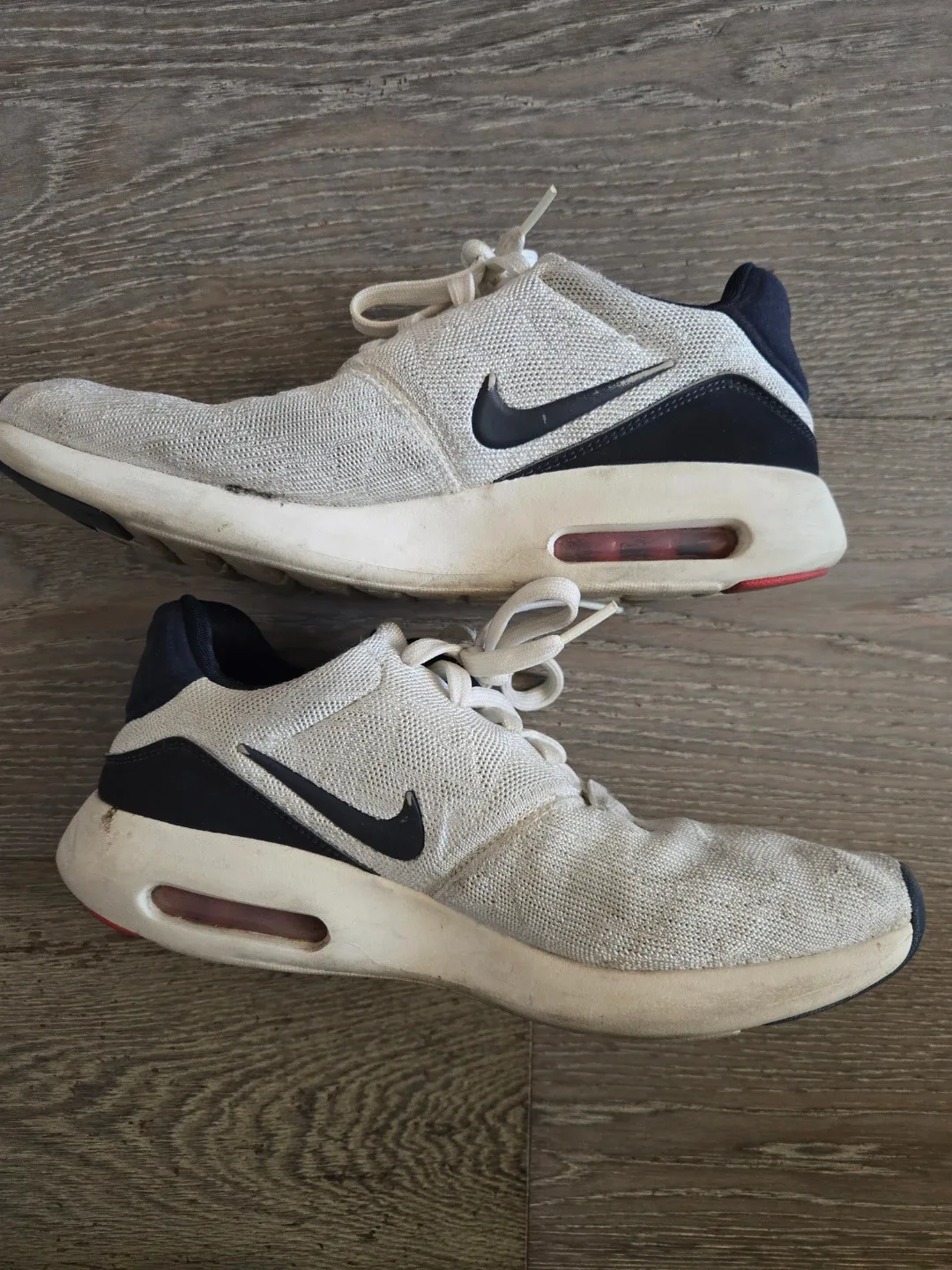 Nike Sneakers image indicator(2)