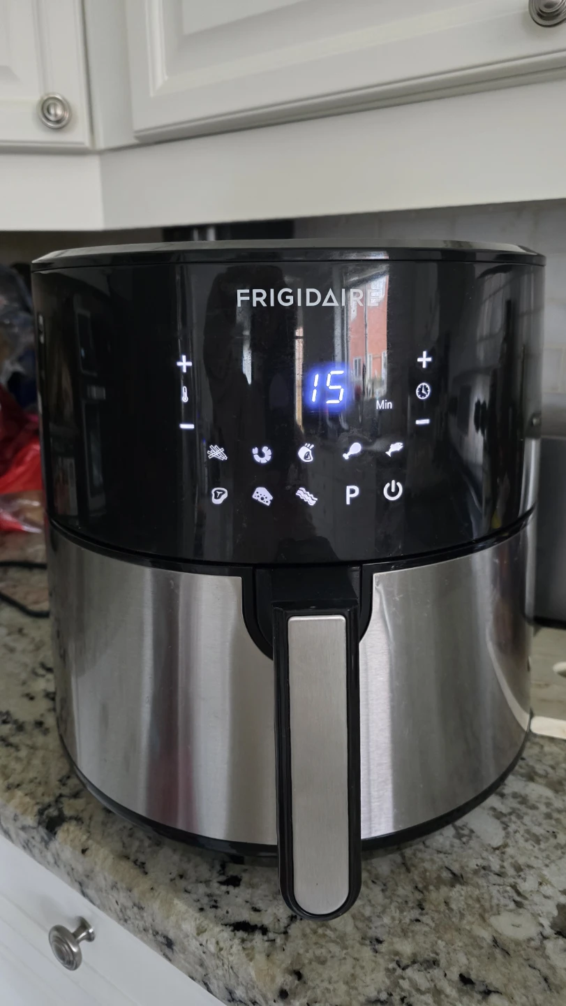 Frigidaire Air Fryer - photo 2