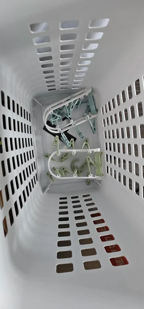 Laundry Basket, 75 Hangers and 2 Drying Clip Hangers image indicator(3)