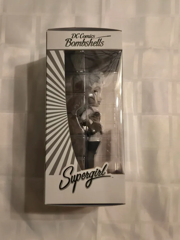 DC Comics Bombshells Supergirl Vinyl Figure image indicator(5)