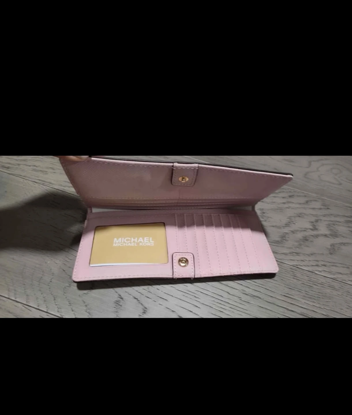 Michael Kors Pink Leather Wallet - photo 3