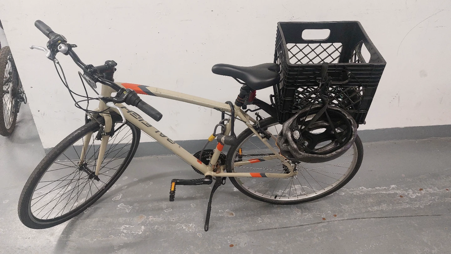 Raleigh Hybrid Bike with Rear Basket and Helmet