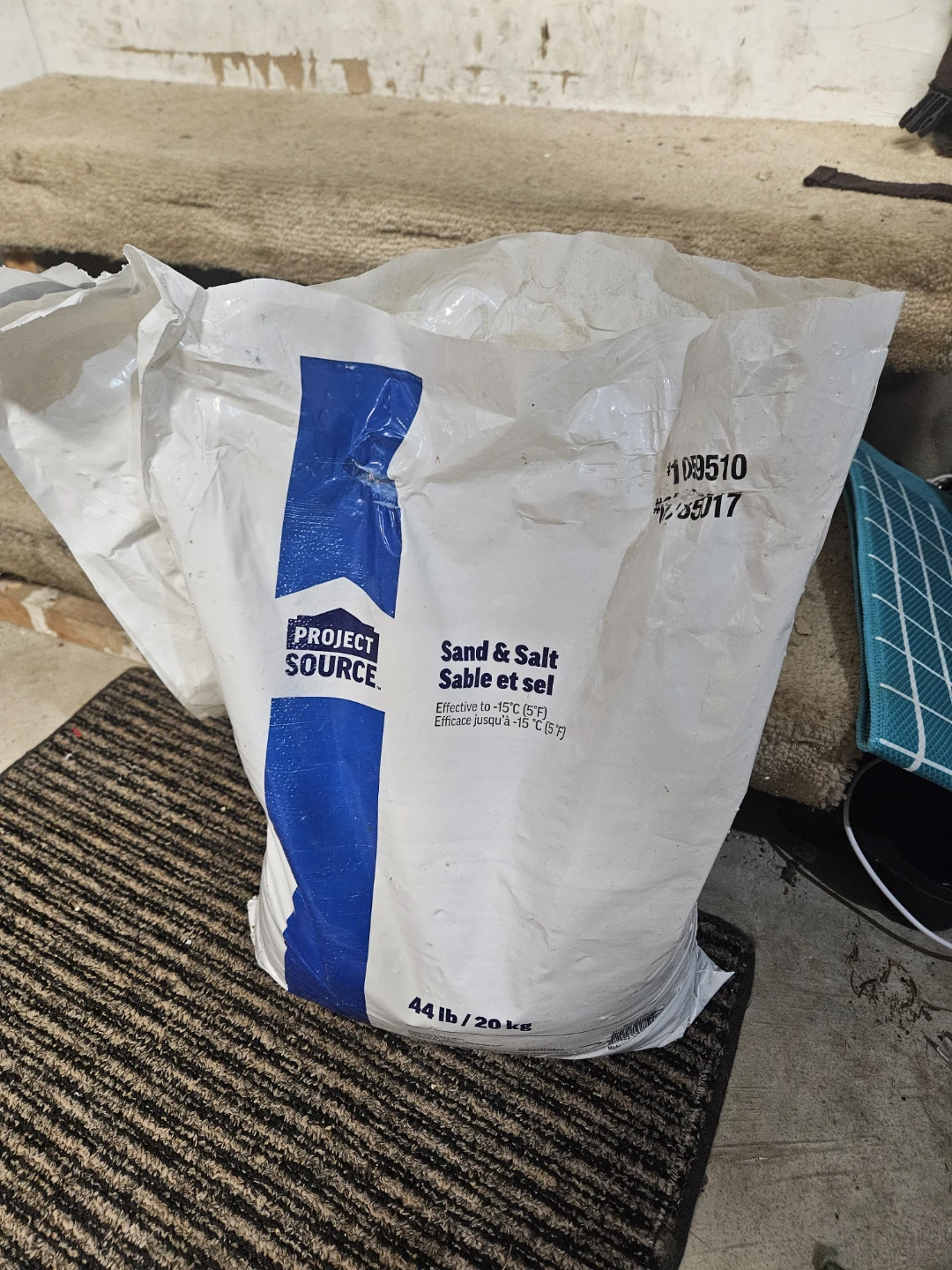 Free Third of a 20 kilo bag of sand & salt
