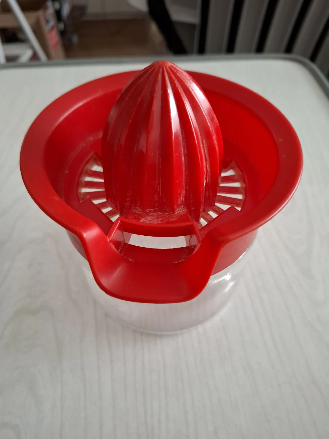Red Citrus Juicer with Glass Base