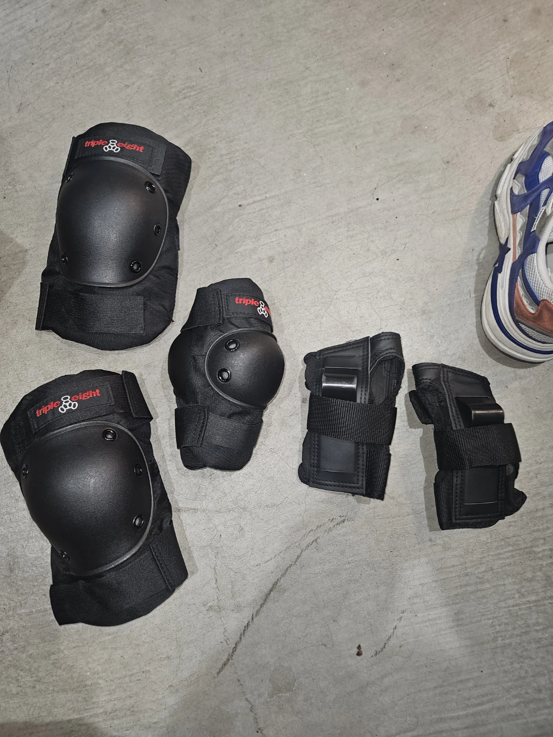 Brand new Protective Pack - Wrist Guards, Elbow Pads, Knee Pads - photo 3