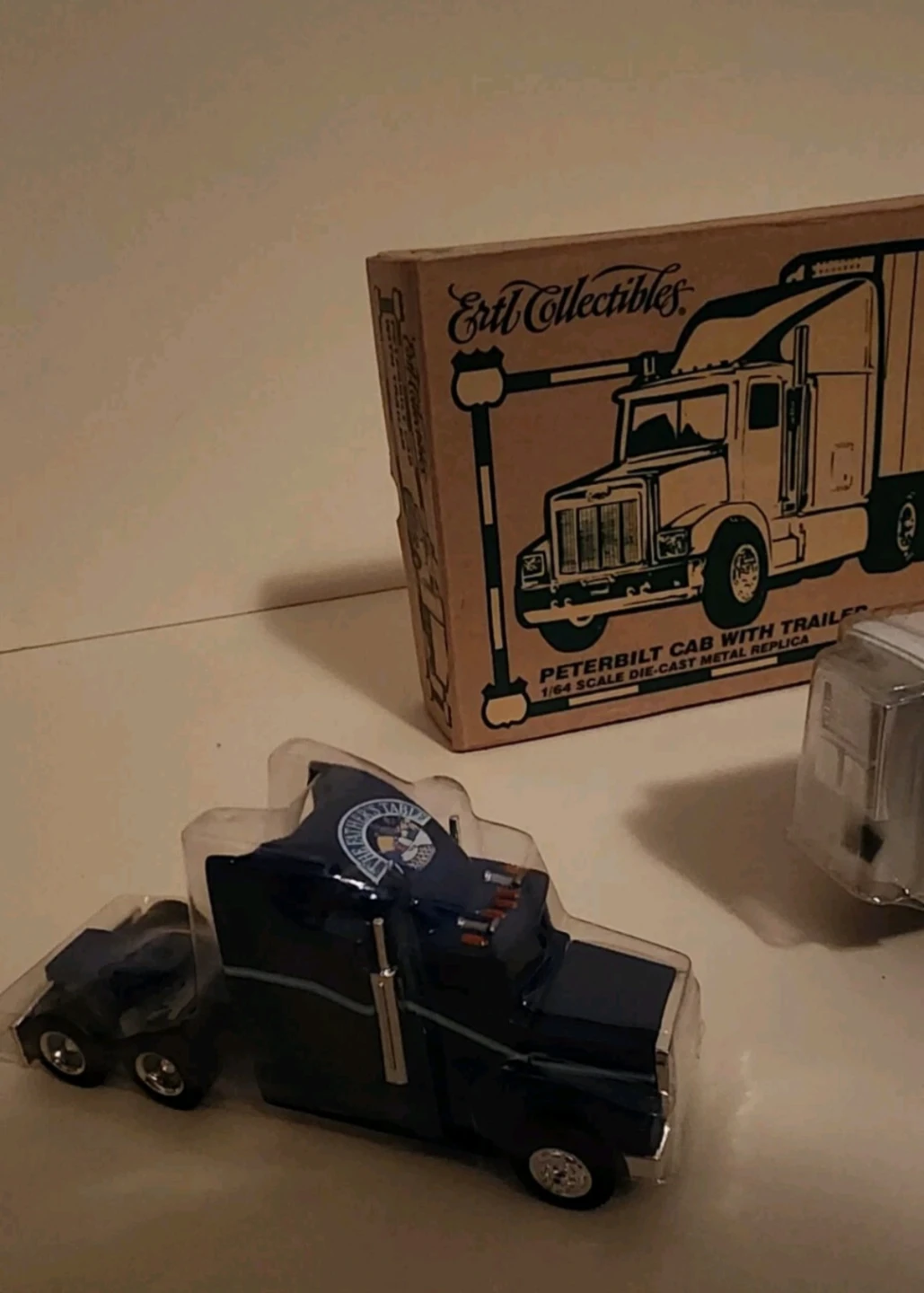 Ertl Collectibles Peterbilt Cab with Trailer
