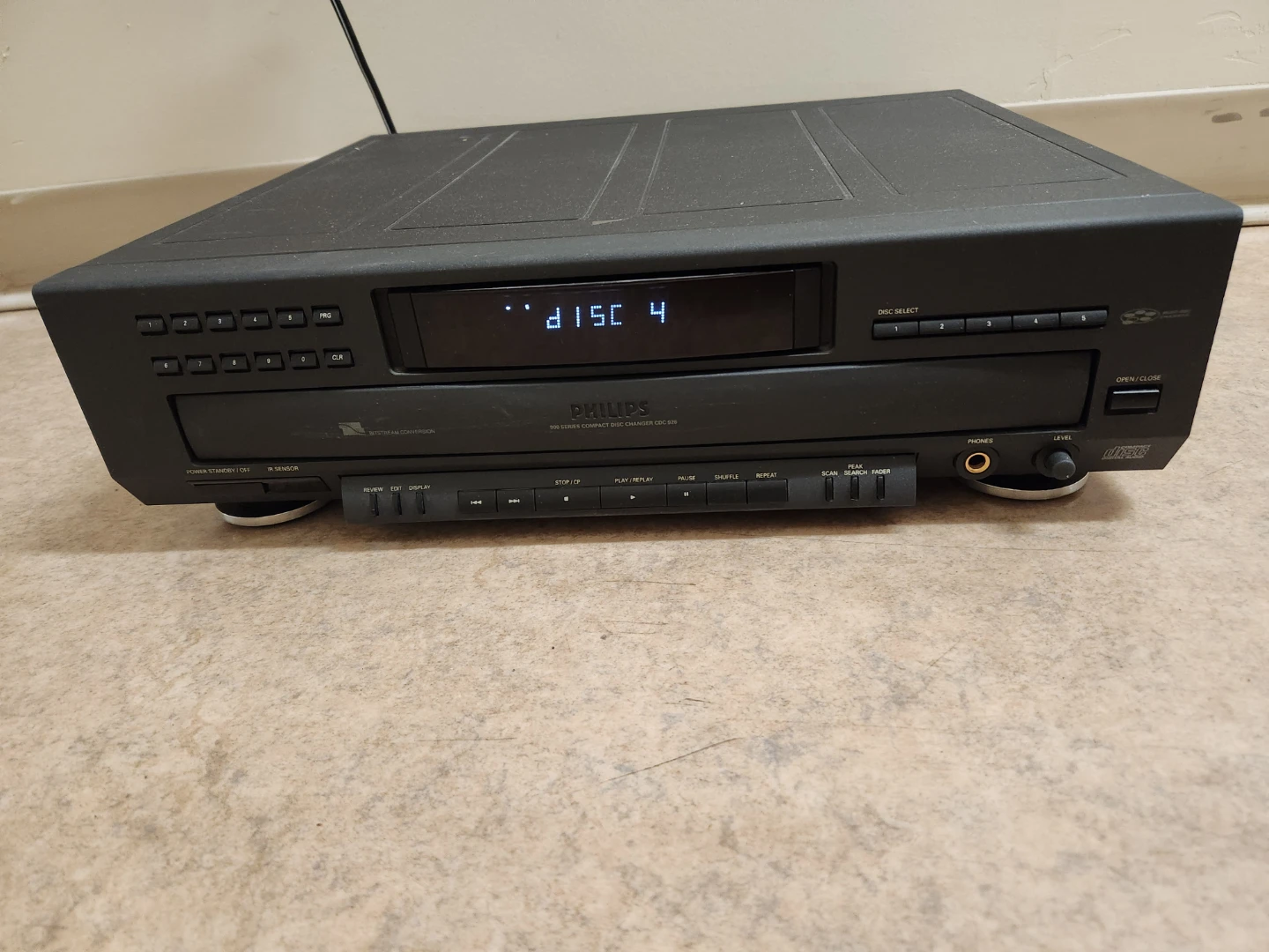 Philips 5-Disc Compact CD Changer CDC926