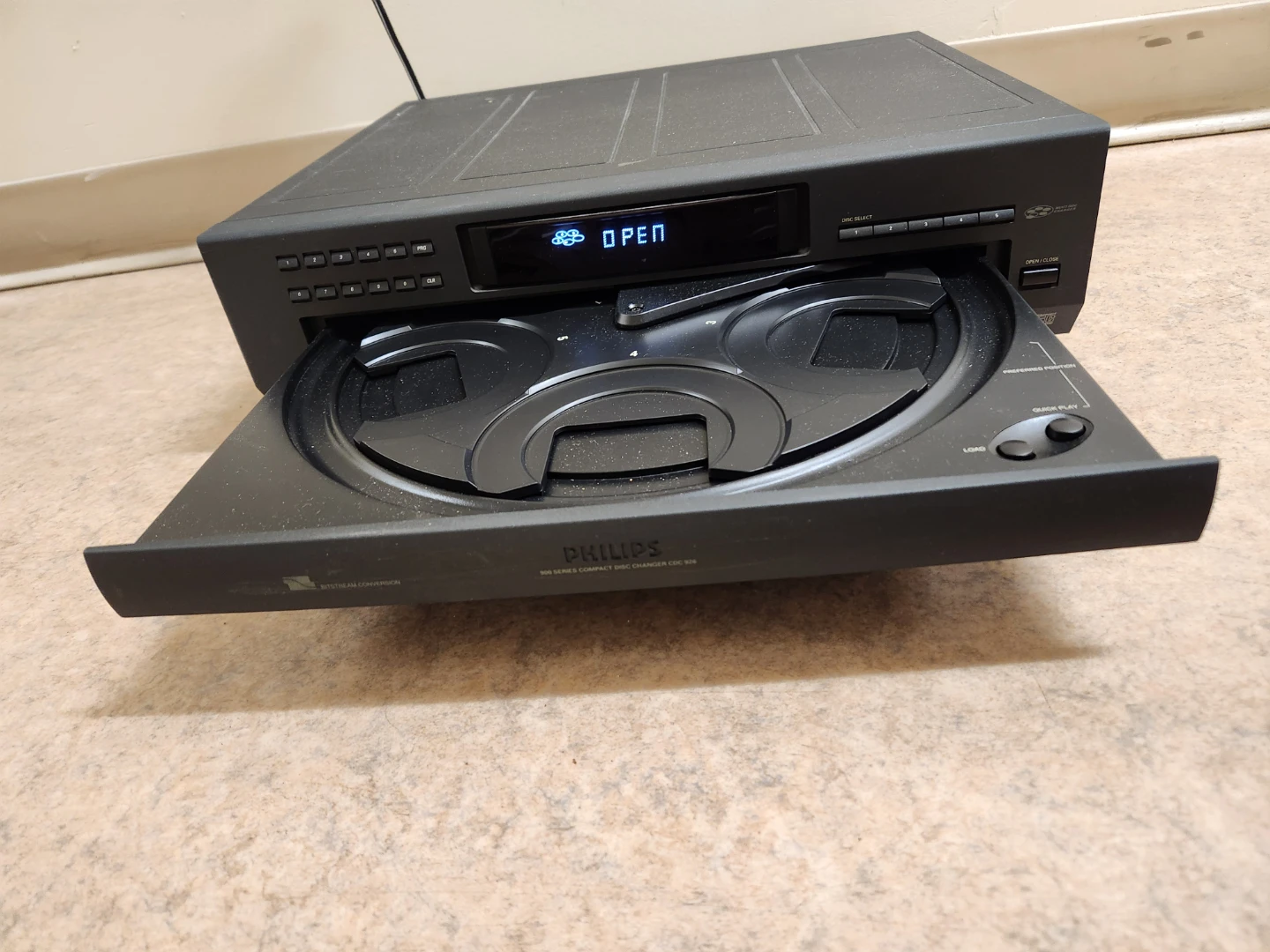 Philips 5-Disc Compact CD Changer CDC926 - photo 2