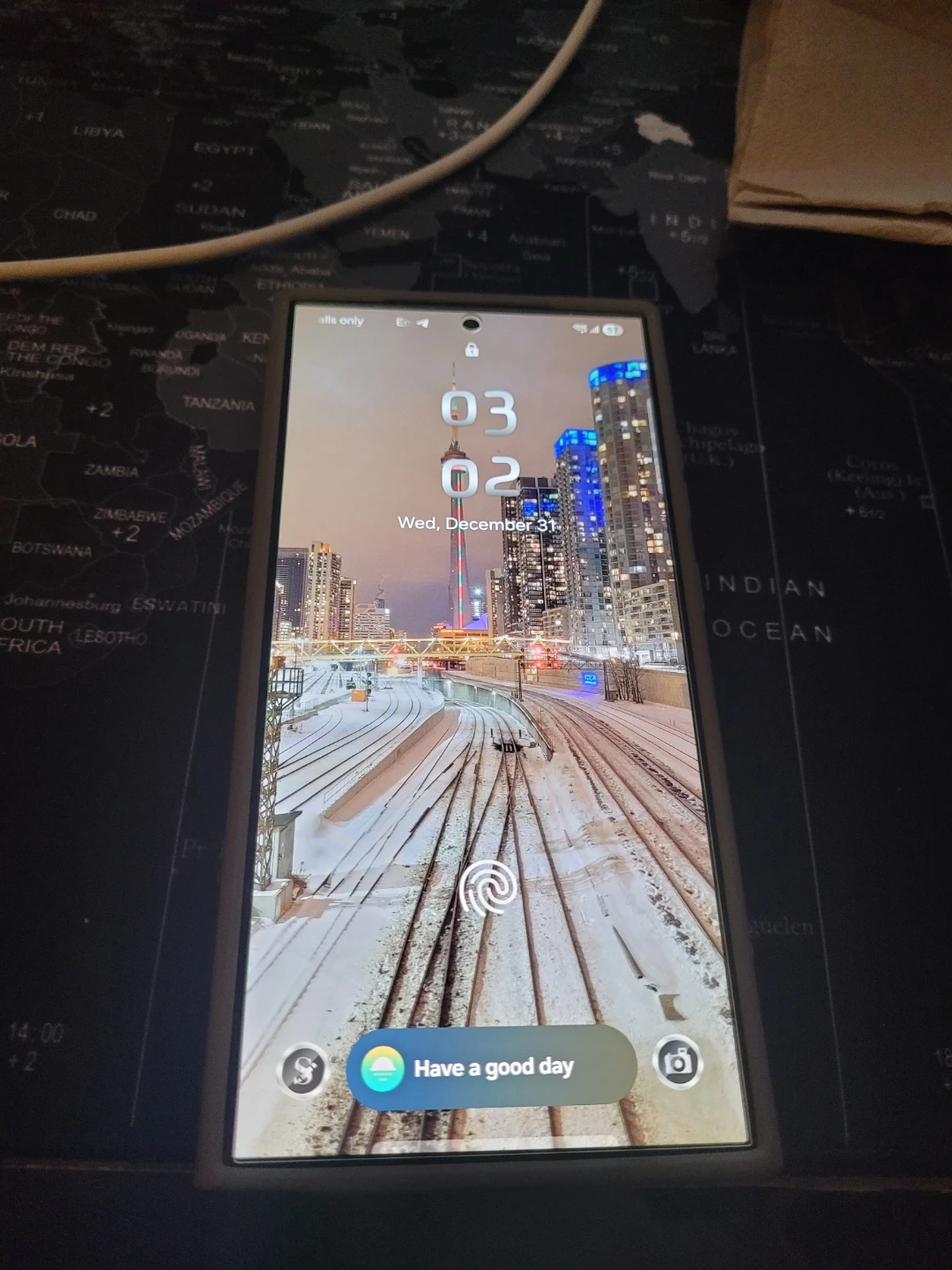 Samsung s24 ultra 512 gb with 3 cases