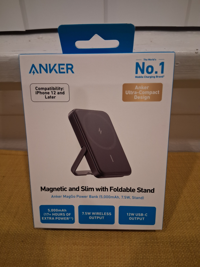 BNIB Anker MagGo powerbank charger