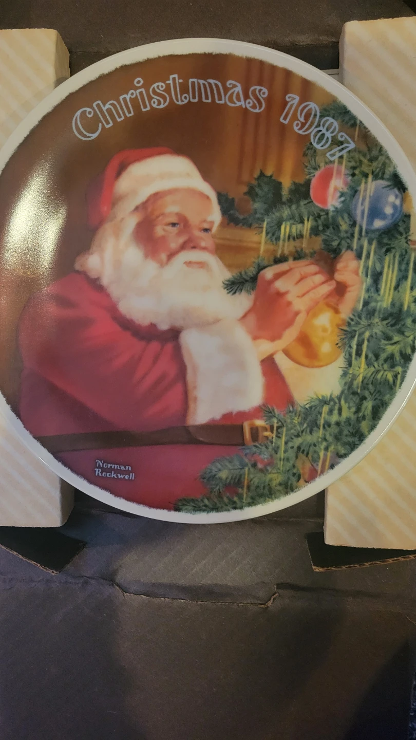 Norman Rockwell Santa's Golden Gift 1987 Plate - photo 2